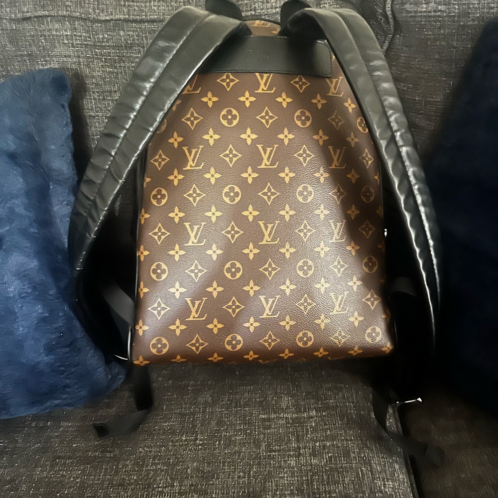 Have only used the bag for light travel maybe 3 times and don’t have a need for - Picture 5 of 5